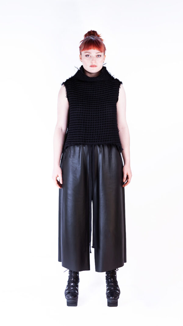 Short Wool Waffle Top / Vest - Image 4