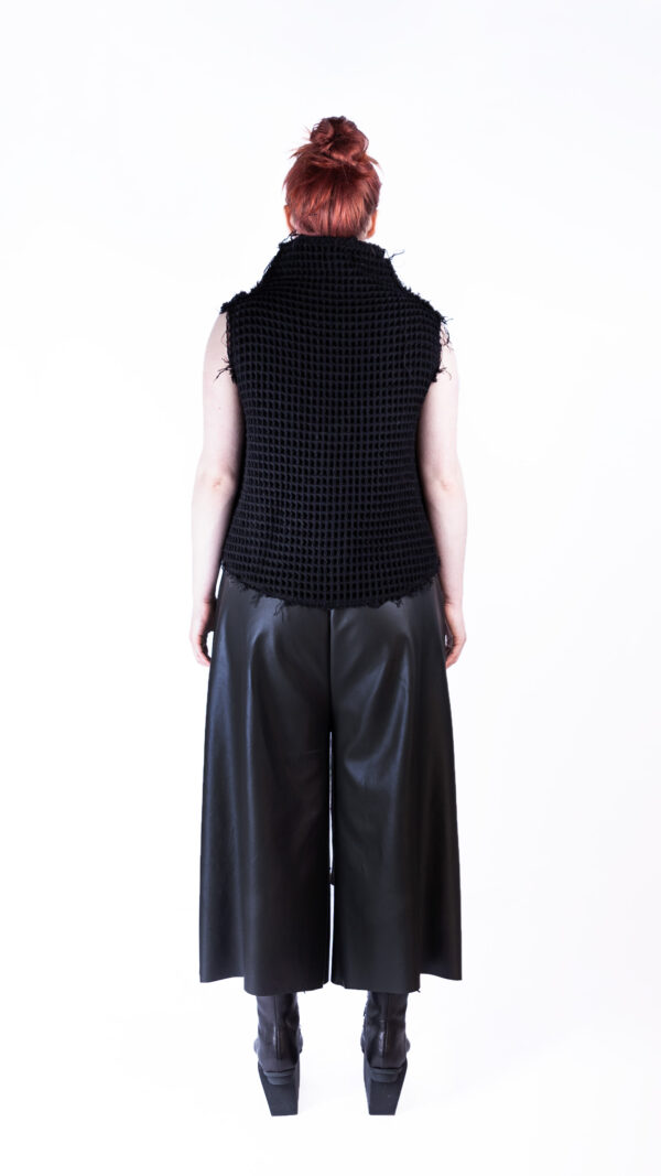 Short Wool Waffle Top / Vest - Image 6